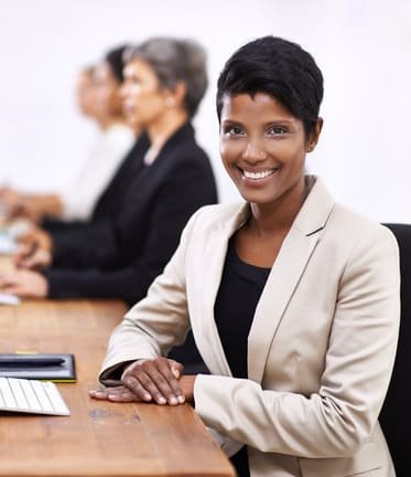 borbolet coaching profesional valencia mujer ejecutiva satisfecha entorno oficina liderazgo