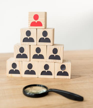 enfoque selectivo de jerarquia de gestion en piramide